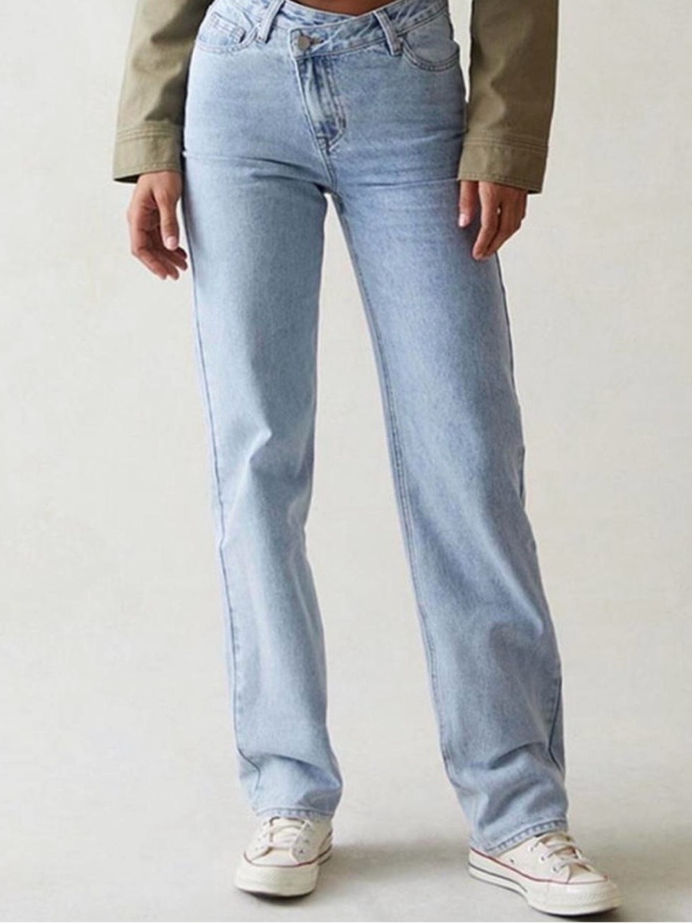 PacSun Light Indigo Asymmetrical '90s Boyfriend Jeans Size 29